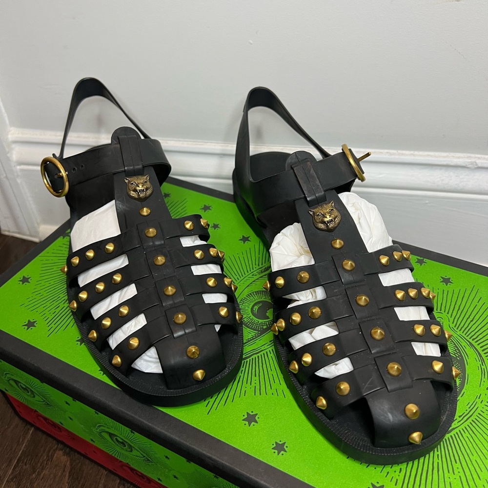 Never before worn Gucci sandals